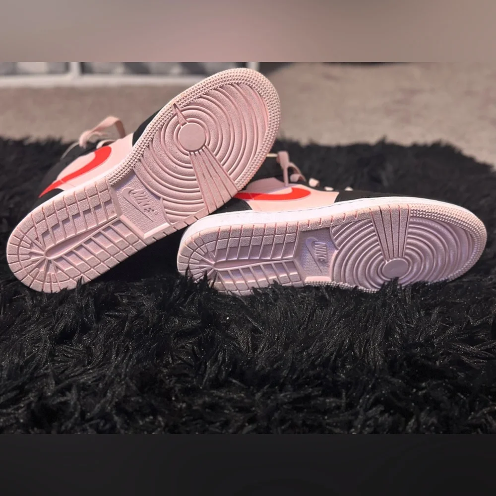 Air Jordan 1 - Picture 3 of 5